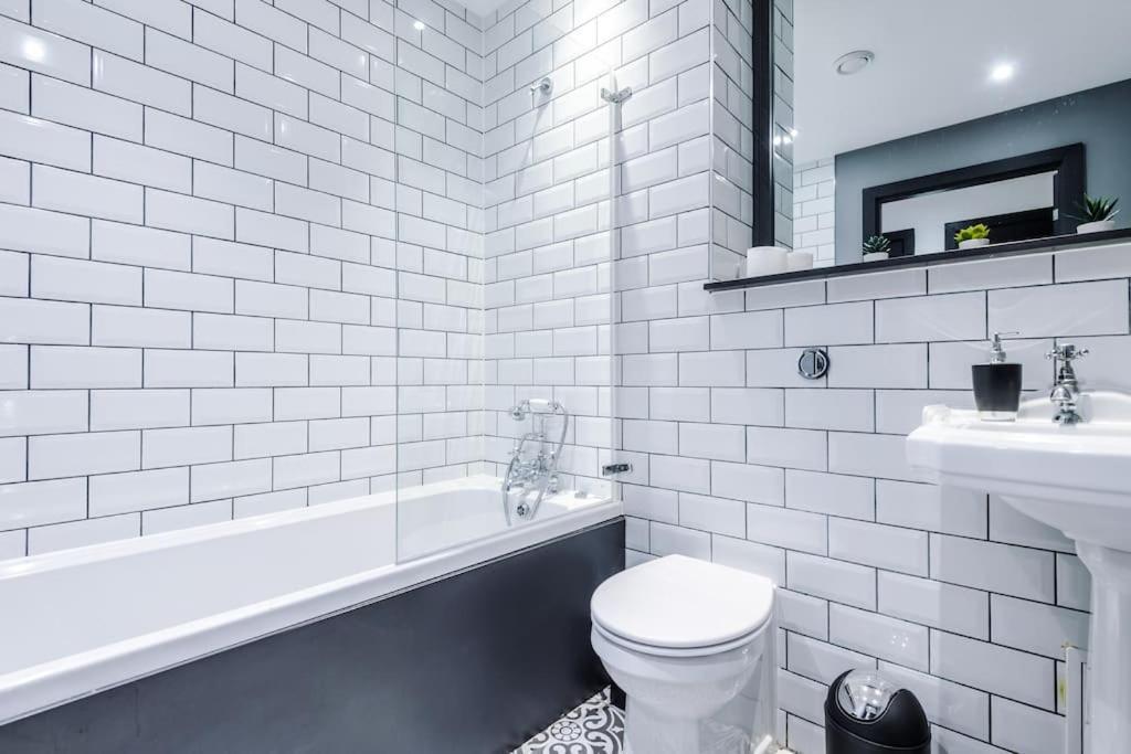 Luxury Oversized Apartment With Signature Bathroom 利兹 外观 照片